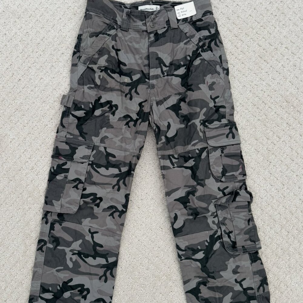 Abercrombie & Fitch Cargo Pants Women's 4s Gray Camo Utility Outdoor NWT - Flaws